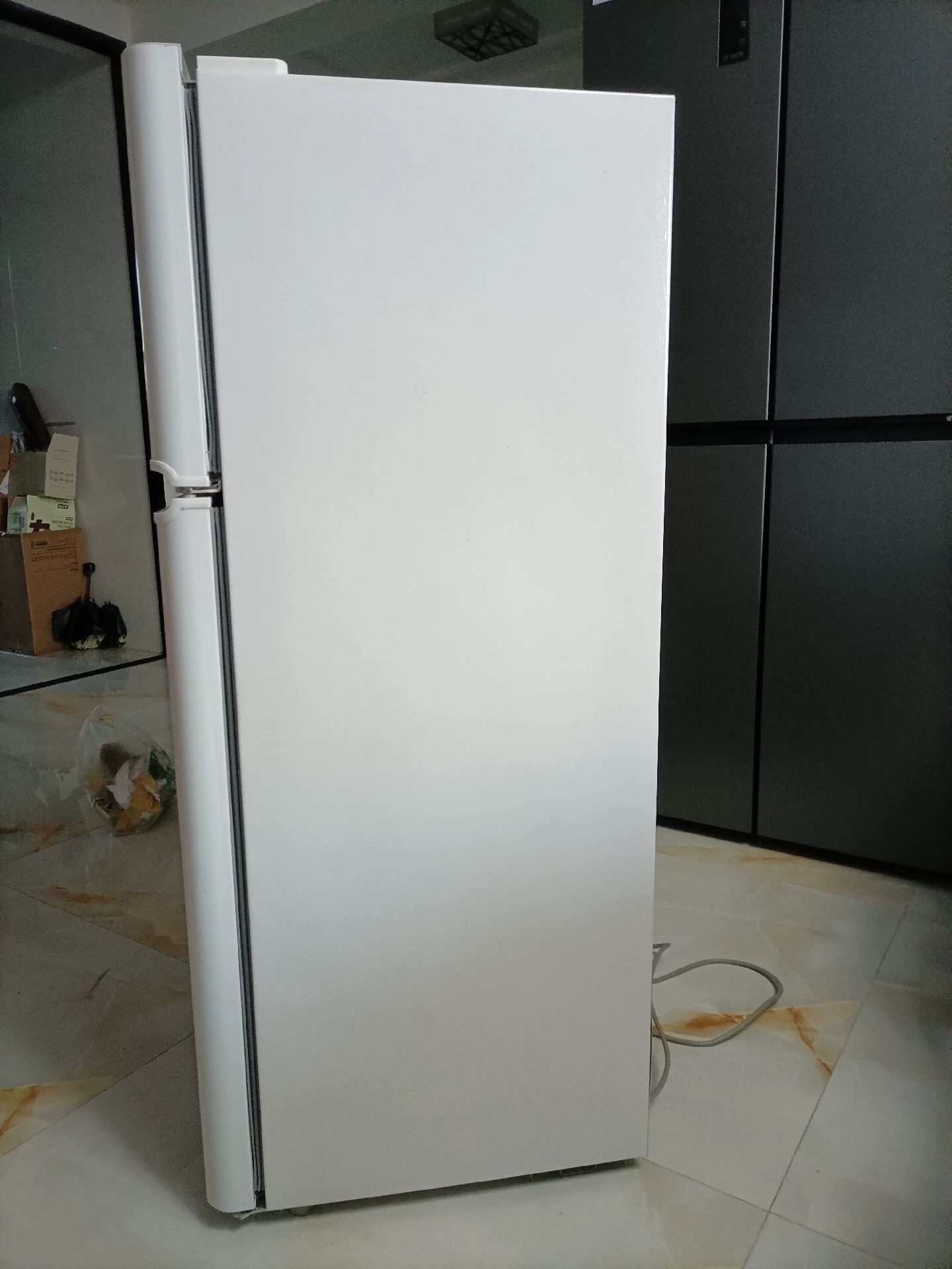 闲置纯一手个人自用TCL小双门冰箱，118L奶白色，买的时候600多，现在京东有在售。9成以上新，各项功能使用正常，完好无维修，制冷杠杠好，在外地工作在家放着几